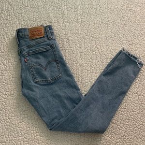 LEVIS high rise wedgie skinny jeans